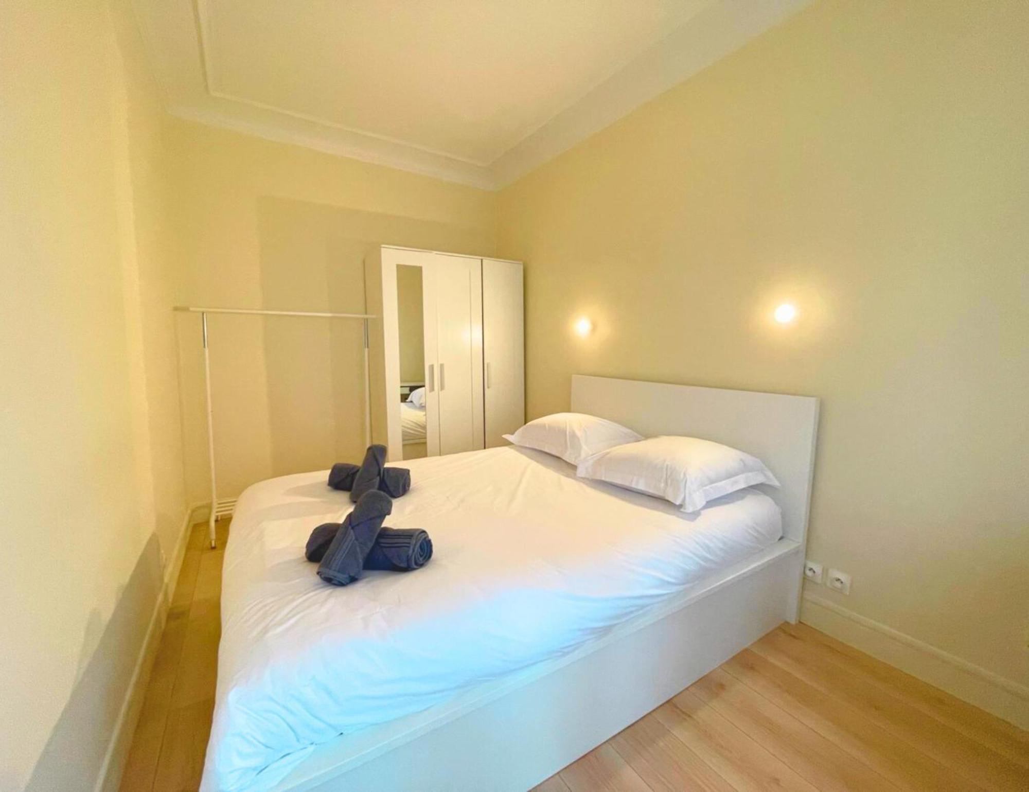 Chambre Lit Double Et Salon Avec Canape-Lit A 10 Minutes Des Champs Elysees Paris Exterior photo